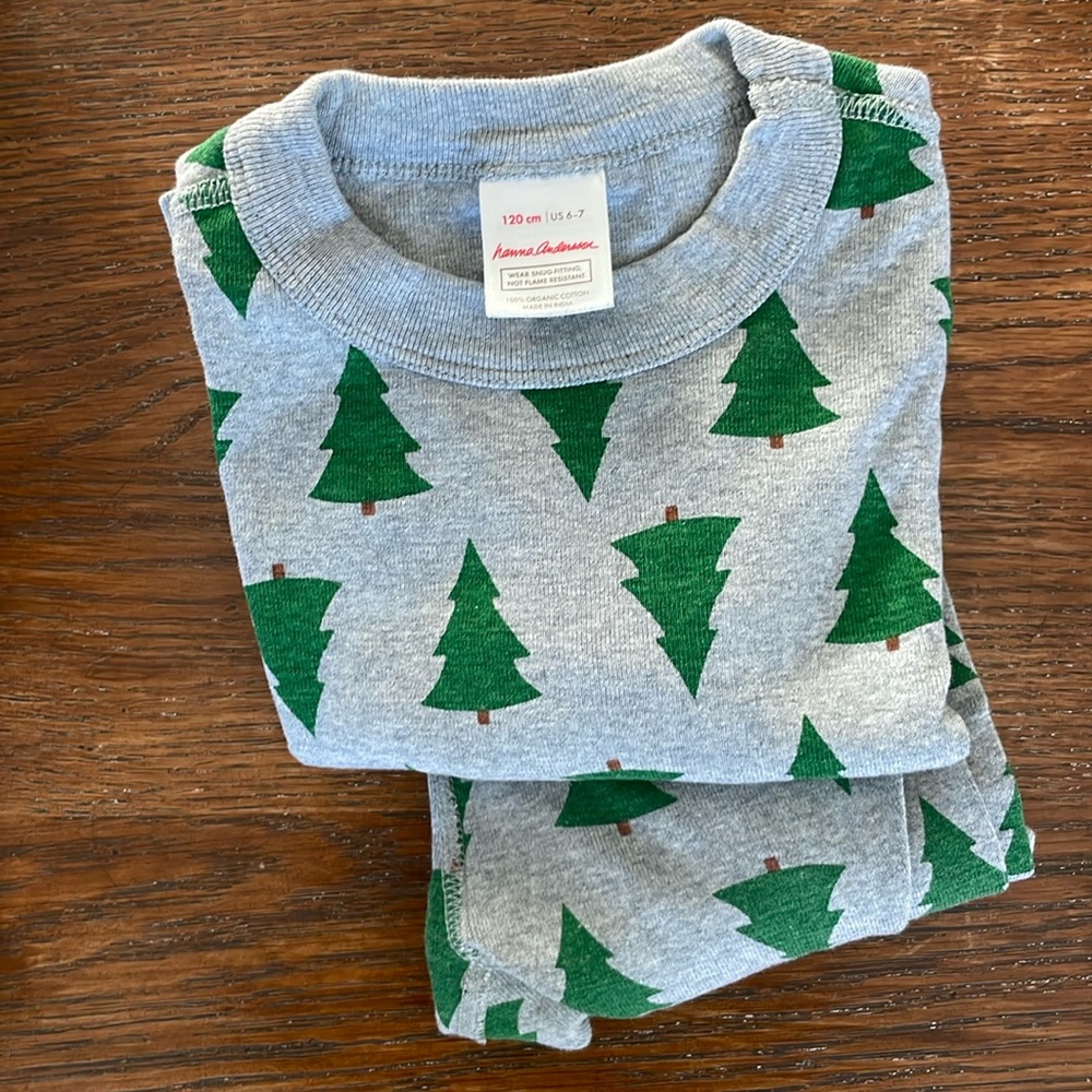 Hanna Andersson Gray and Green Christmas Tree Pajama Set Size 6-7